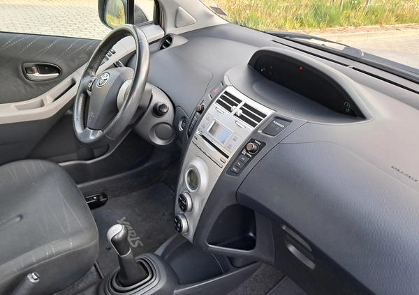 Toyota Yaris cena 15900 przebieg: 189000, rok produkcji 2006 z Kraśnik małe 407